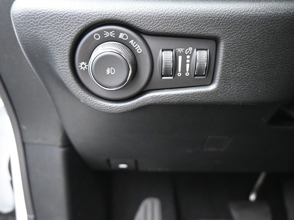2026 Chrysler Pacifica Select - Photo 33