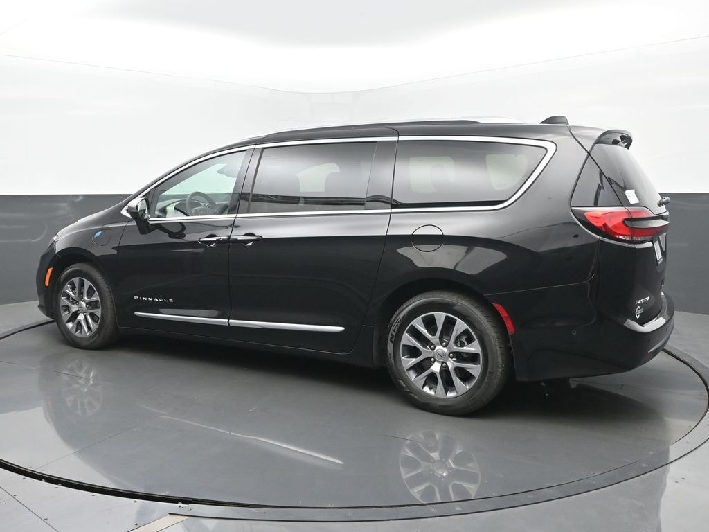 Used 2024 Chrysler Pacifica Hybrid Pinnacle Minivan/Van