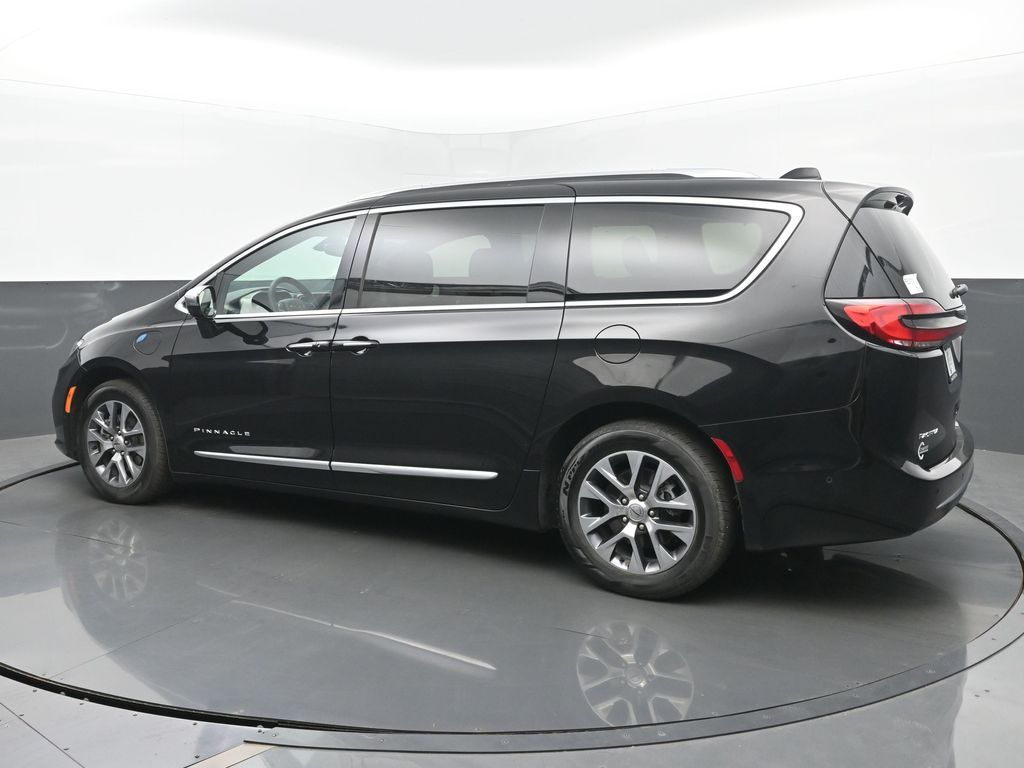 2024 Chrysler Pacifica Hybrid Pinnacle photo 3