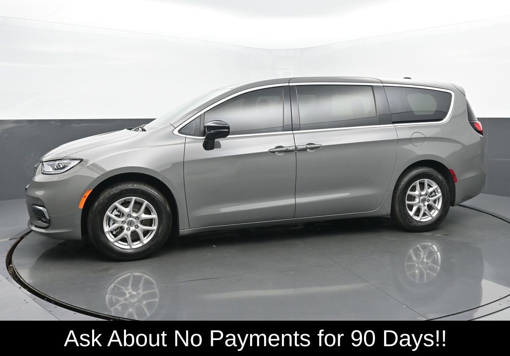 2025 Chrysler Pacifica photo 2