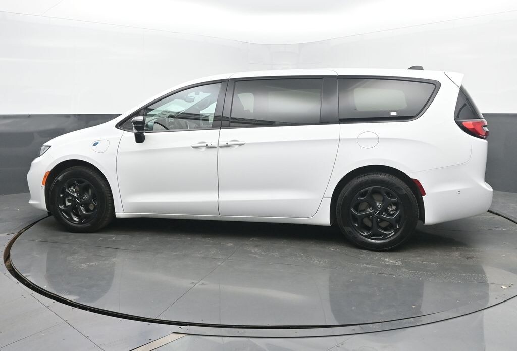 Used 2024 Chrysler Pacifica Hybrid Select Minivan/Van