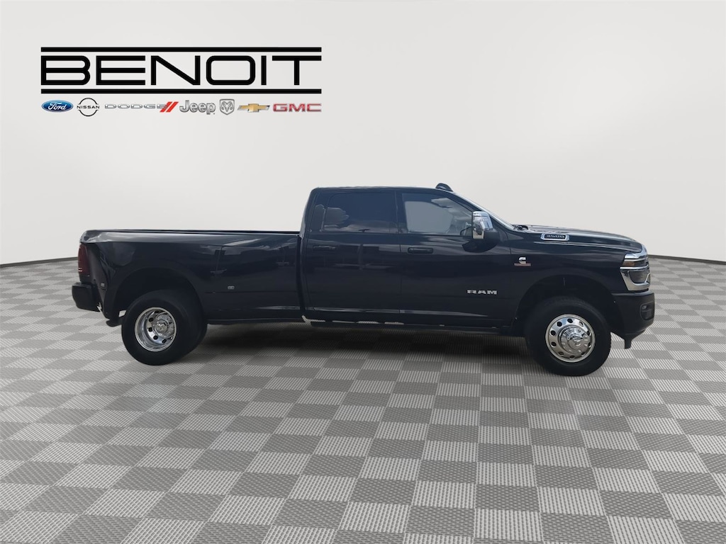 New 2026 Ram 3500 LARAMIE CREW CAB 4X4 8' BOX Pickup