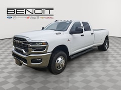 2026 Ram 3500 TRADESMAN CREW CAB 4X4 8' BOX Pickup