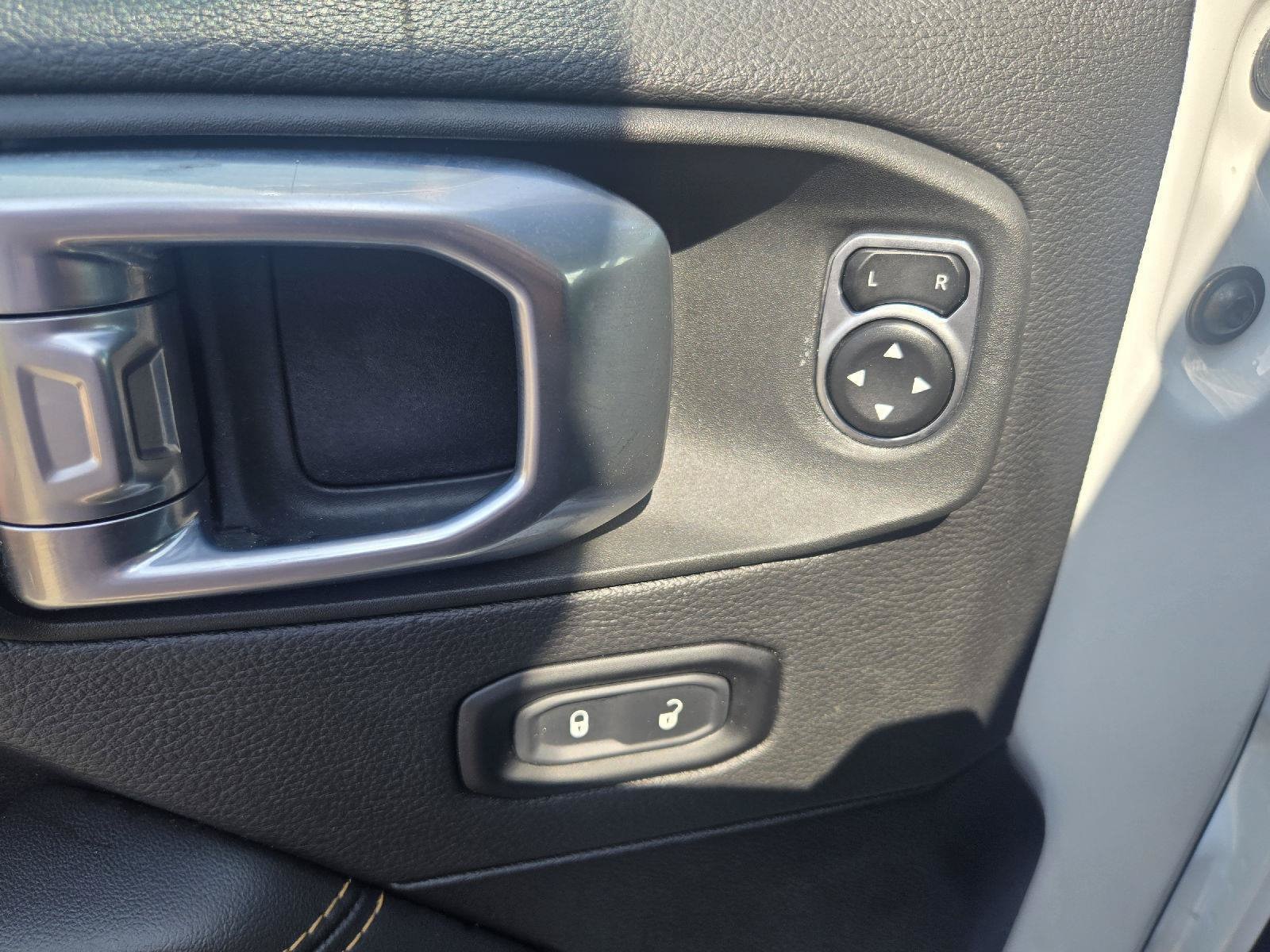 2025 Jeep Wrangler 4-Door Sahara - Photo 12