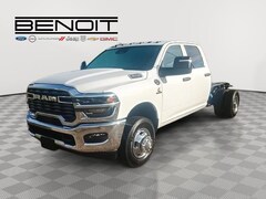 2026 Ram 3500 TRADESMAN CREW CAB CHASSIS 4X4 60' CA Pickup
