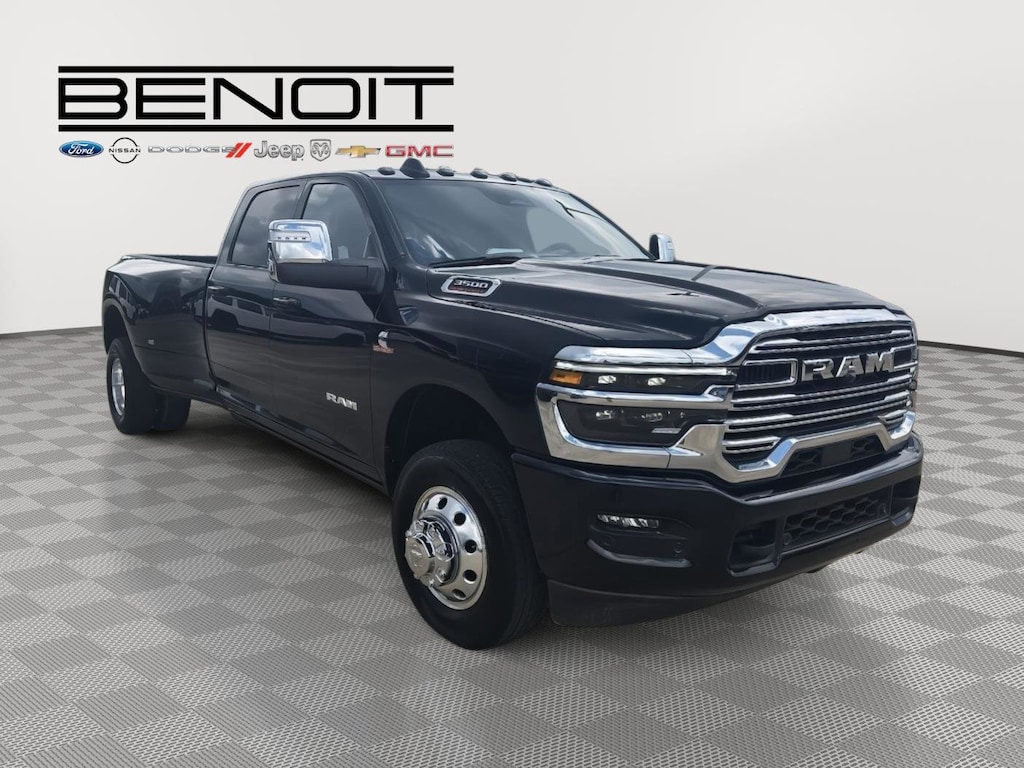 New 2026 Ram 3500 LARAMIE CREW CAB 4X4 8' BOX Pickup