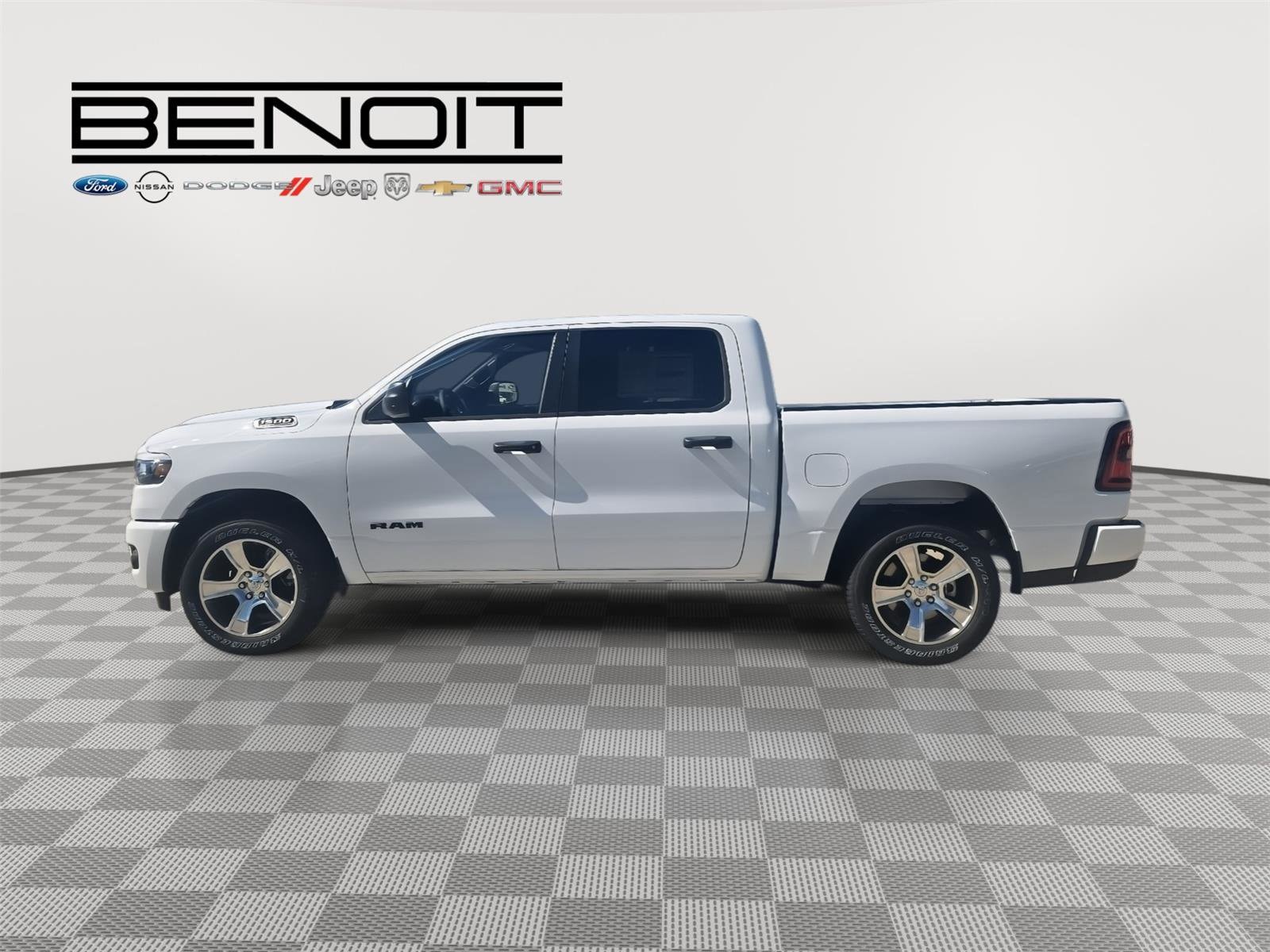2026 RAM 1500 Express - Photo 8