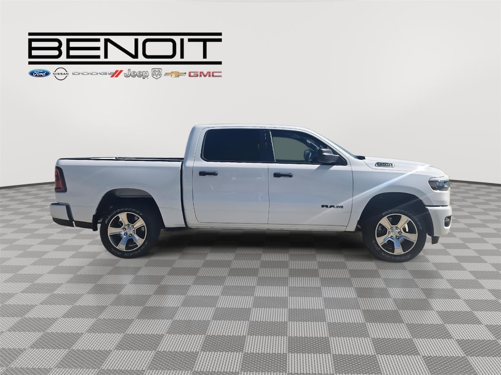 New 2026 Ram 1500 EXPRESS CREW CAB 4X4 5'7 BOX Pickup