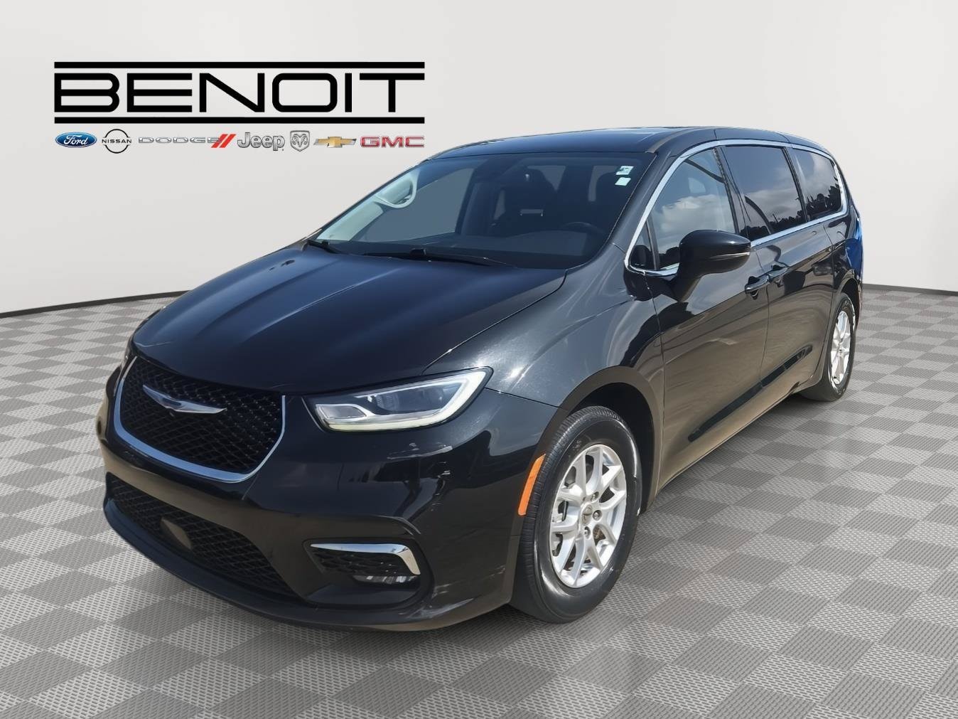 2023 Chrysler Pacifica Touring L's photo