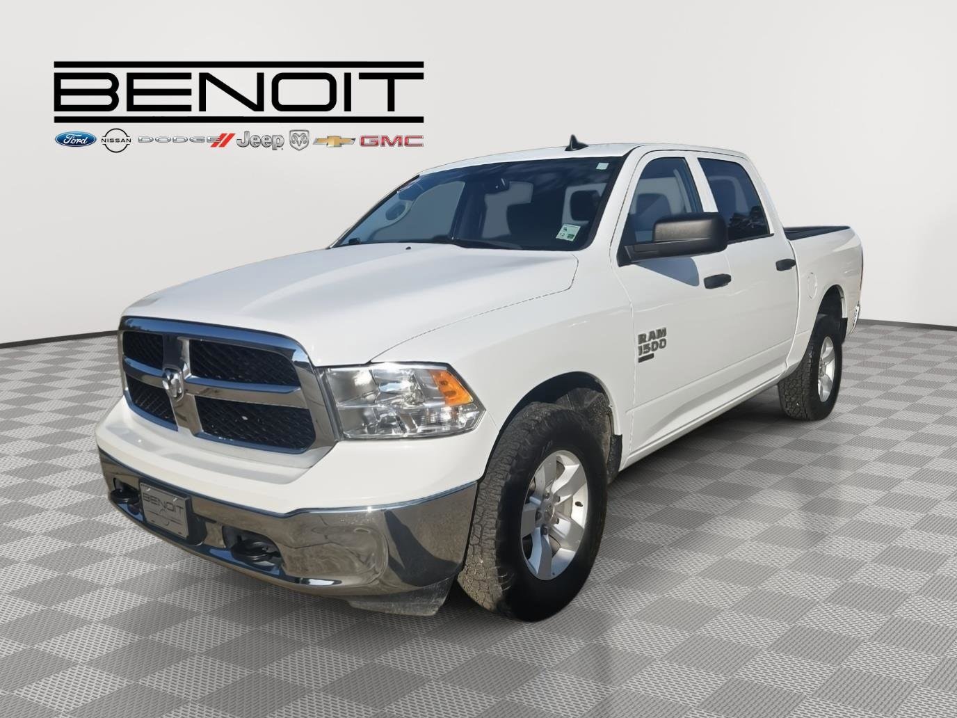 2022 RAM 1500 Classic SLT 4x4 Crew Cab 5'7's photo