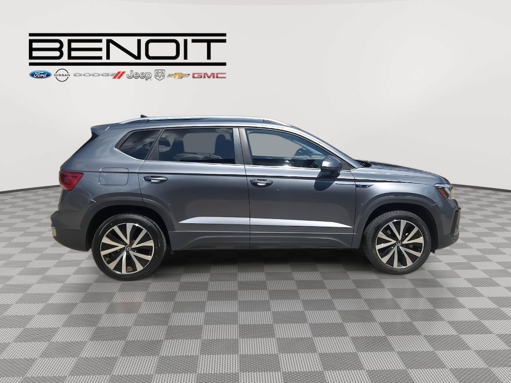 Used 2024 Volkswagen Taos SE SE FWD
