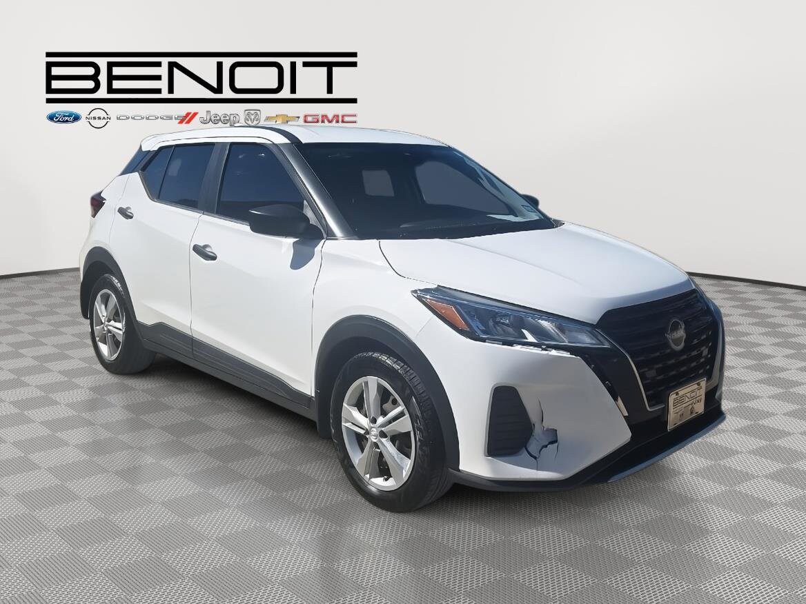 2022 Nissan Kicks S photo 3