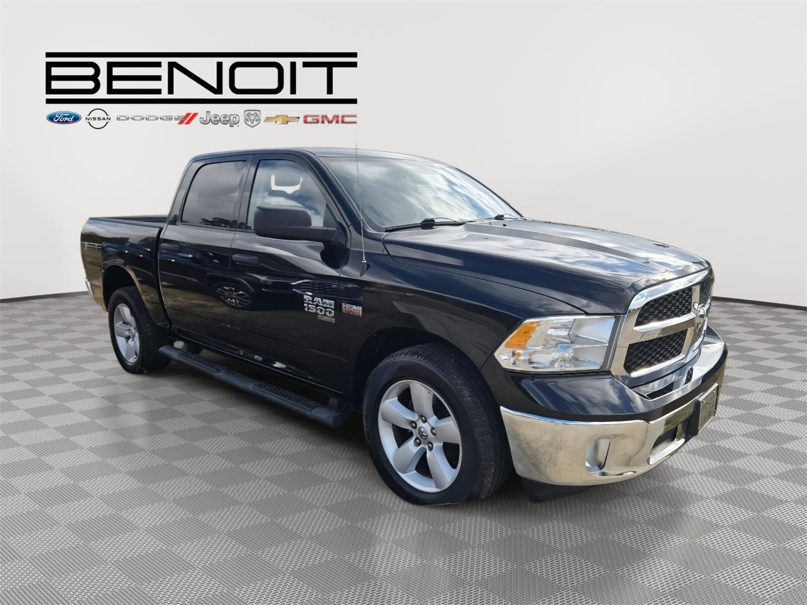 2024 Ram 1500 Classic Tradesman photo 3