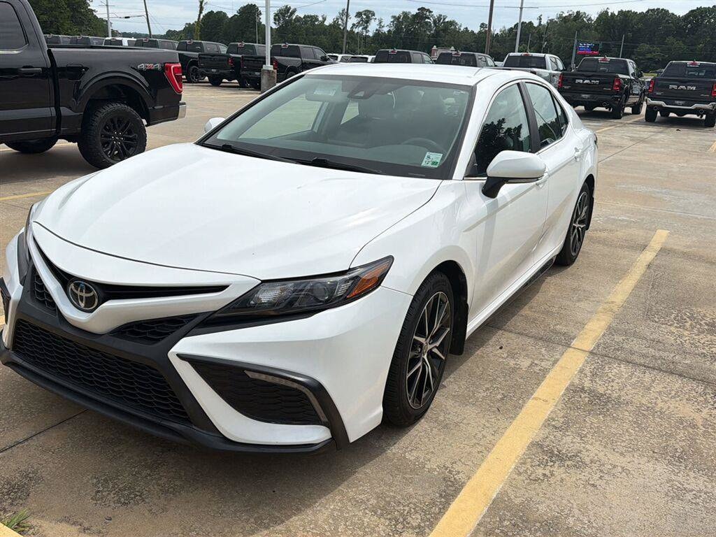 Used 2022 Toyota Camry SE SE Auto