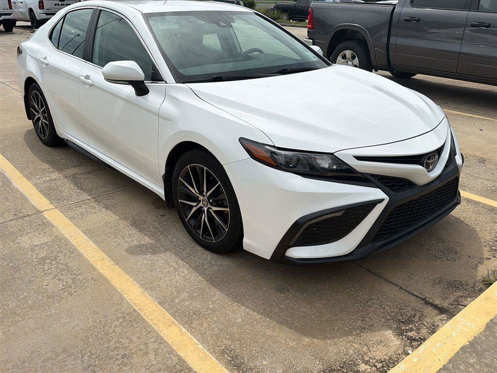 Used 2022 Toyota Camry SE SE Auto