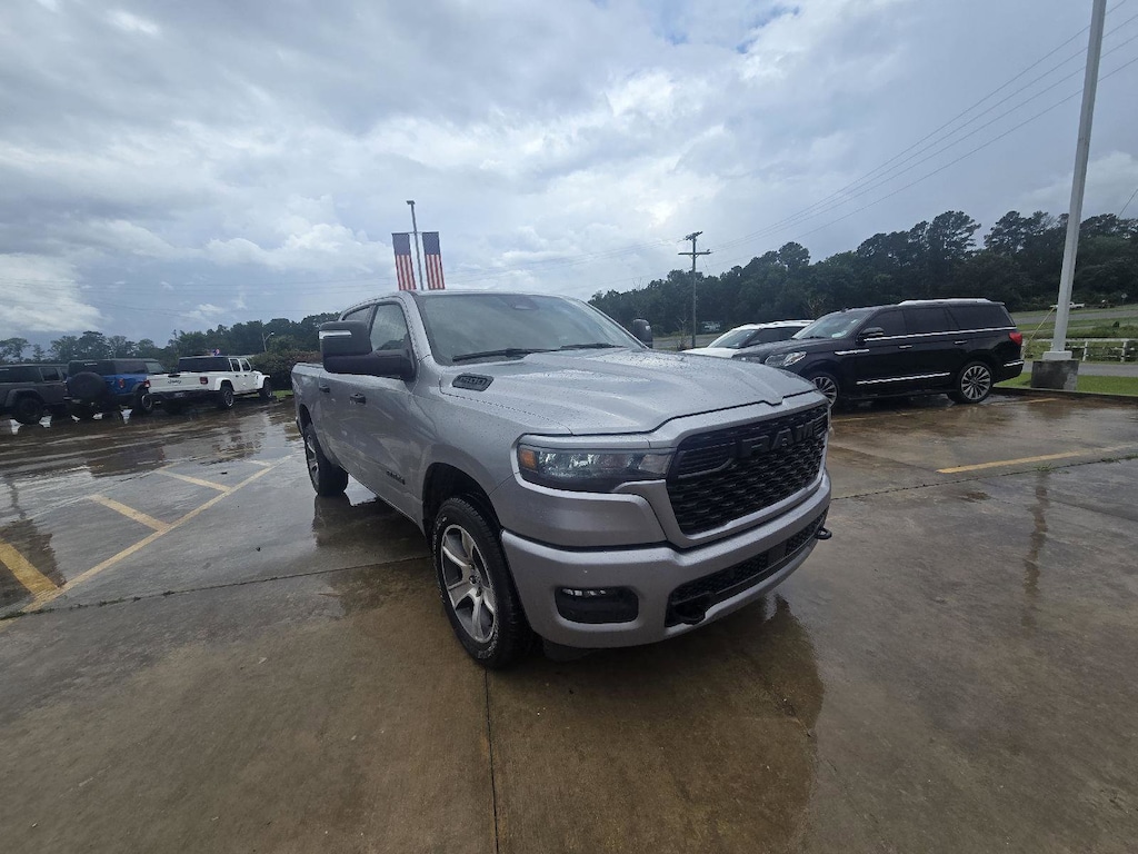 New 2025 Ram 1500 TRADESMAN CREW CAB 4X4 5'7 BOX Pickup