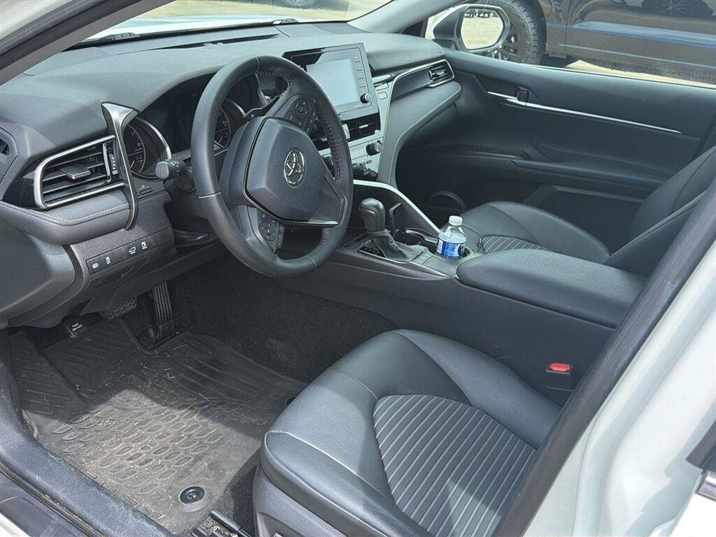 Used 2022 Toyota Camry SE SE Auto