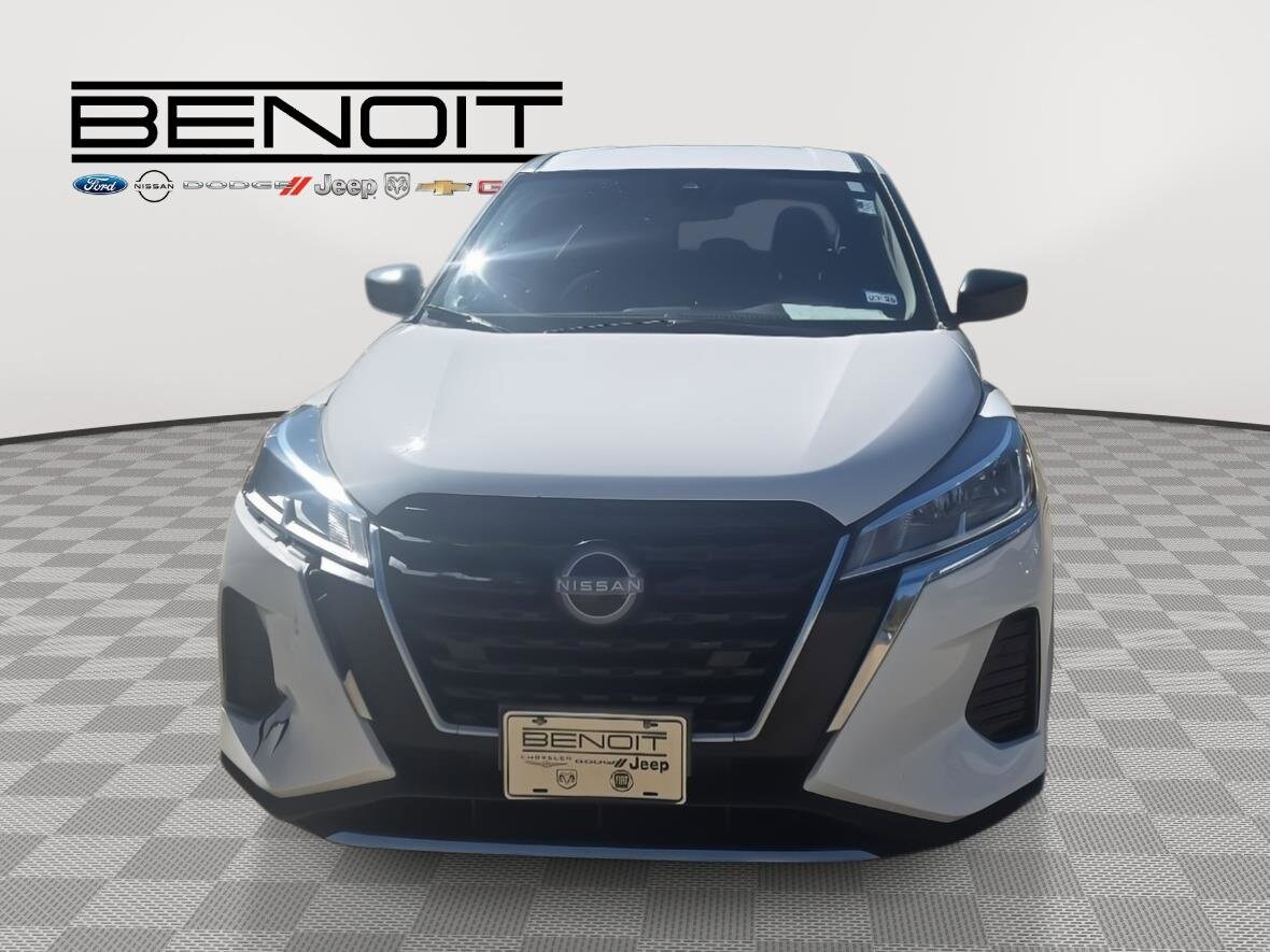2022 Nissan Kicks S photo 2