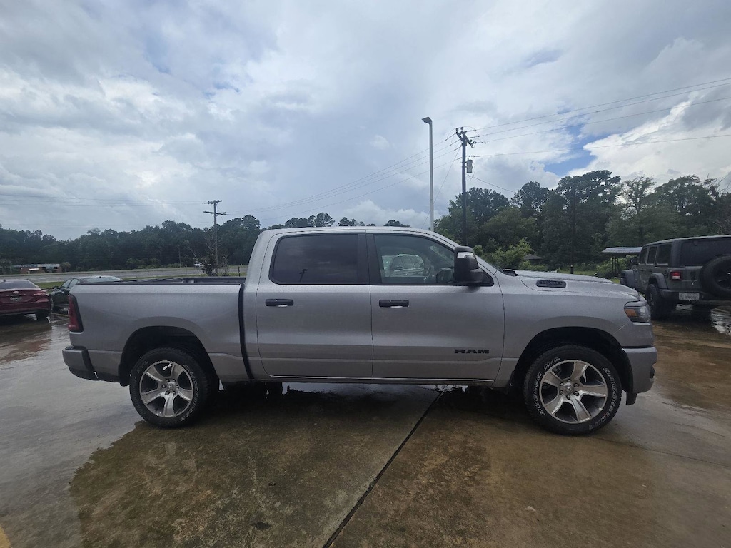 New 2025 Ram 1500 TRADESMAN CREW CAB 4X4 5'7 BOX Pickup