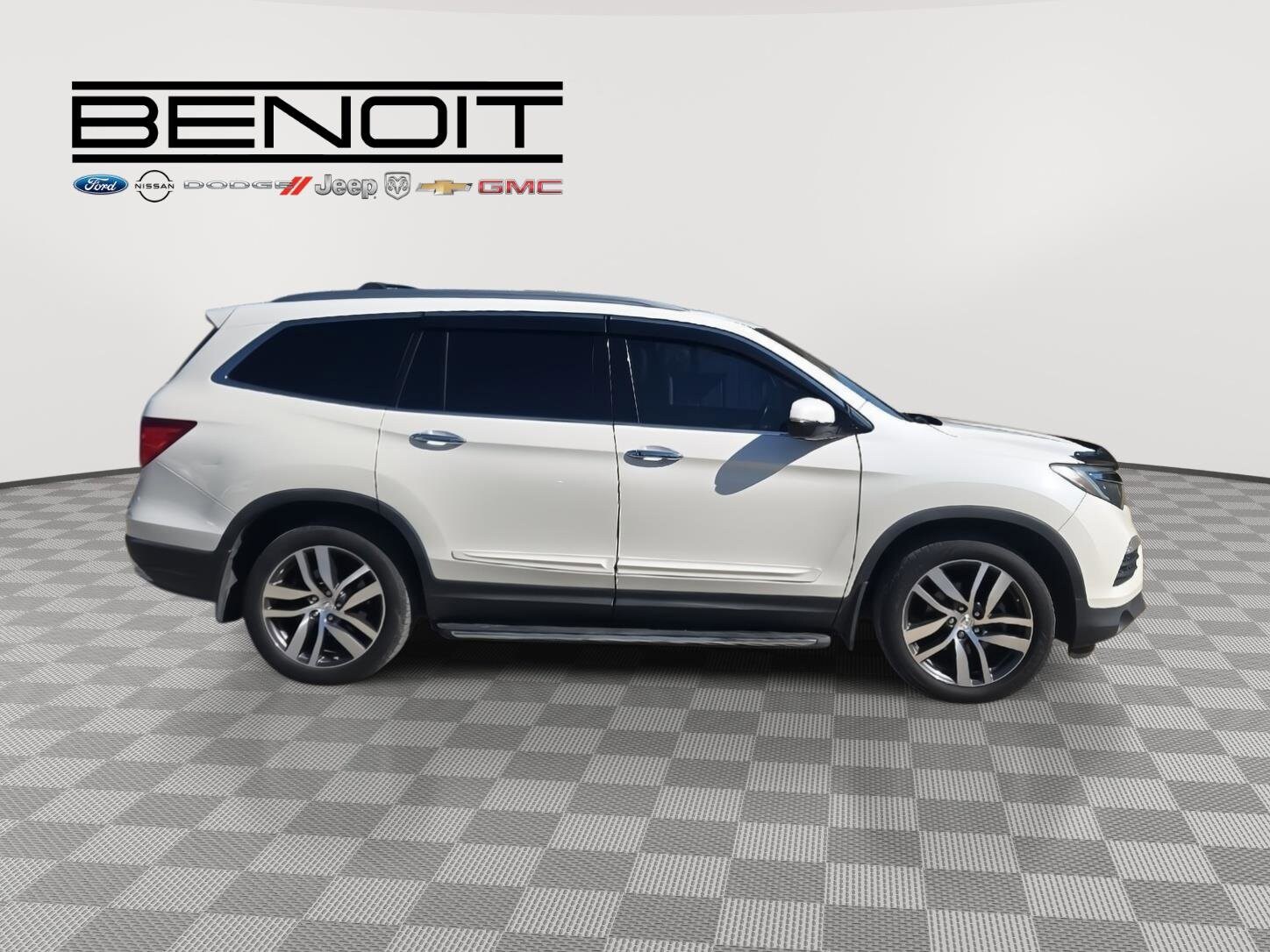 2018 Honda Pilot Elite photo 3