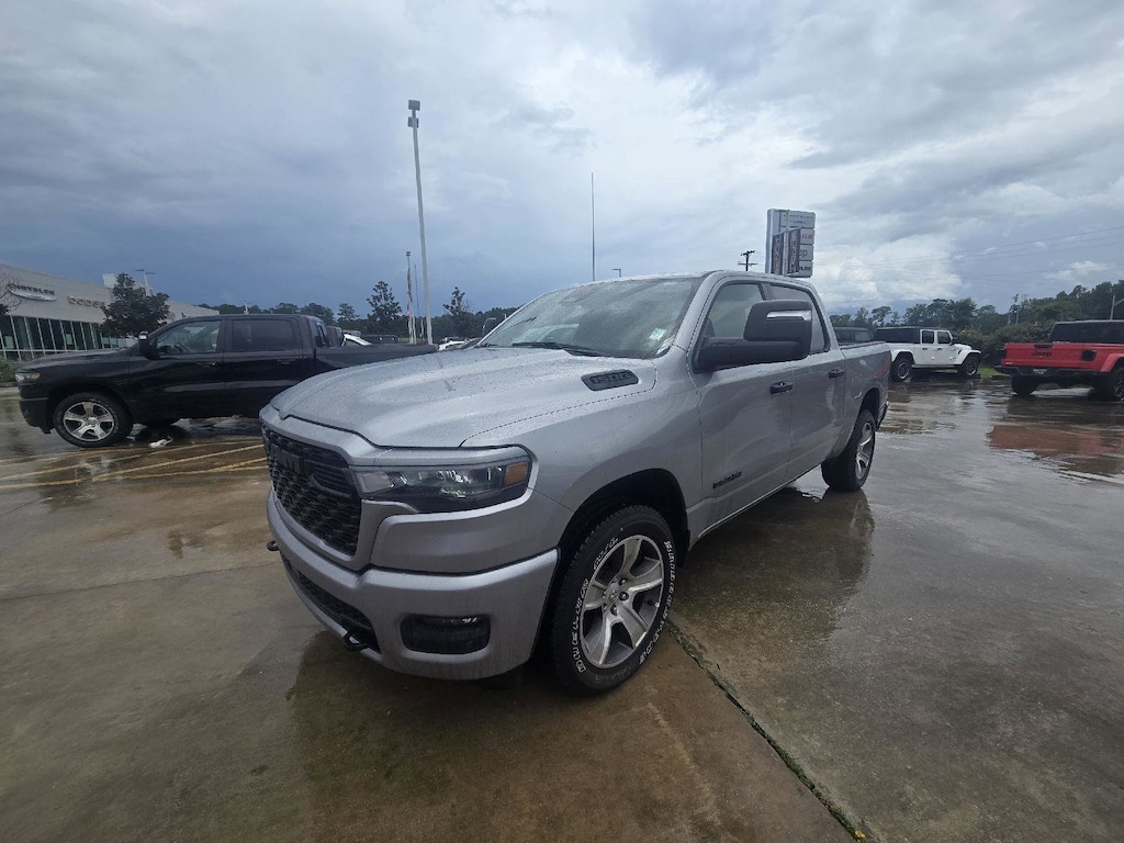 New 2025 Ram 1500 TRADESMAN CREW CAB 4X4 5'7 BOX Pickup