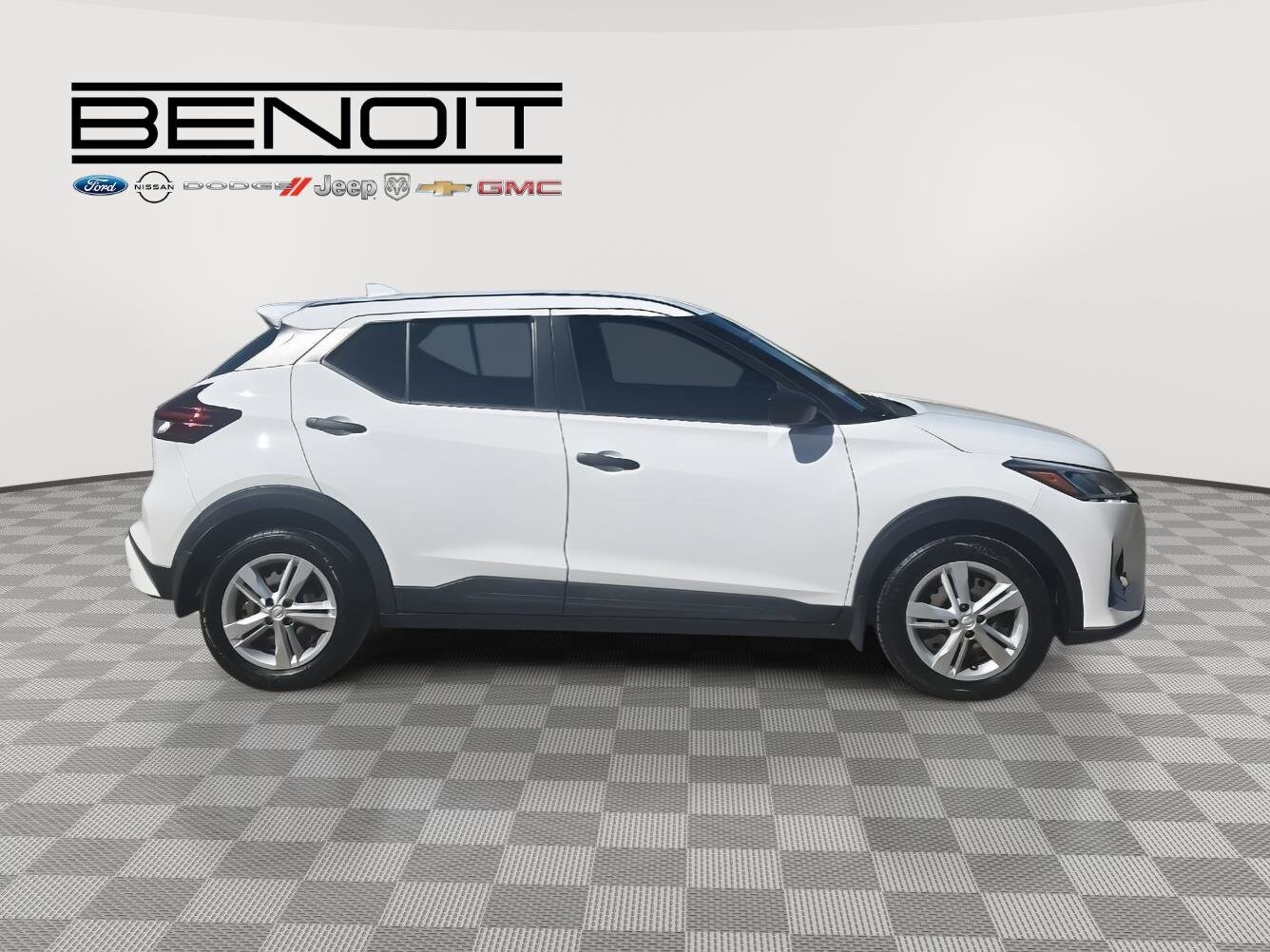 2022 Nissan Kicks S photo 4