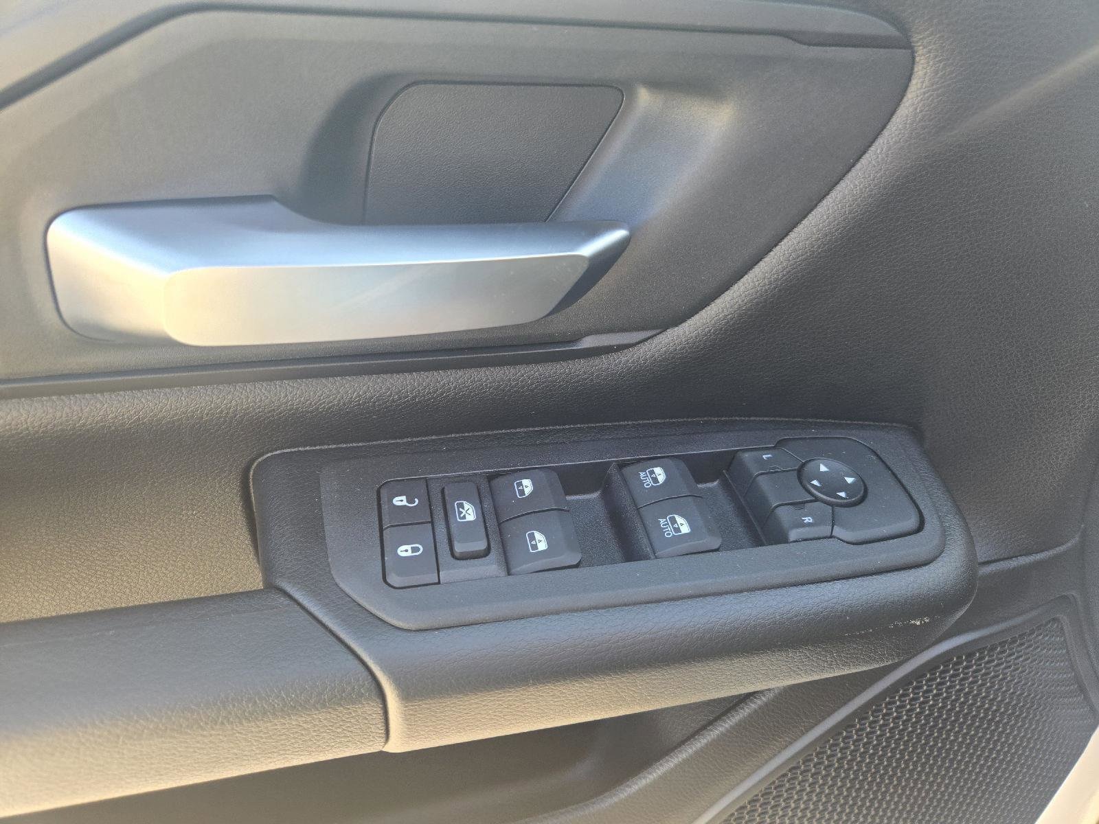 2026 RAM 1500 Express - Photo 12