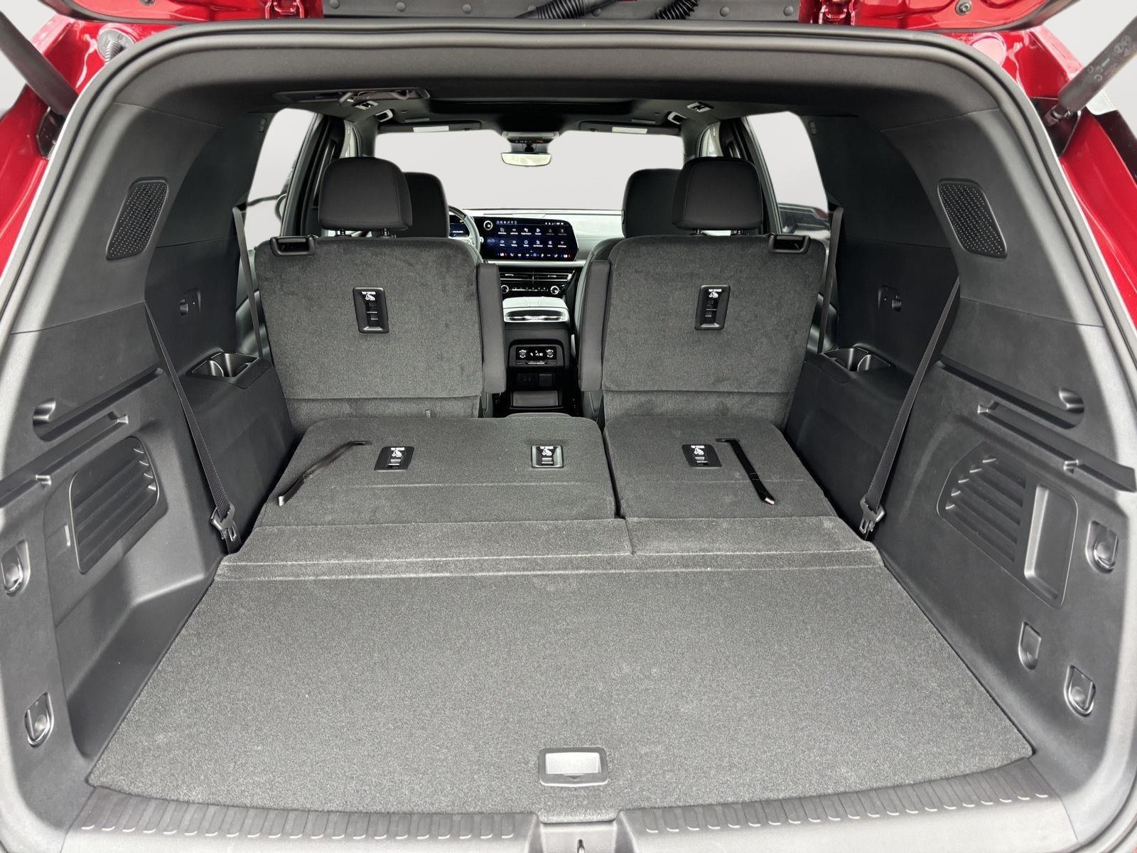 2026 Chevrolet Traverse LT - Photo 8