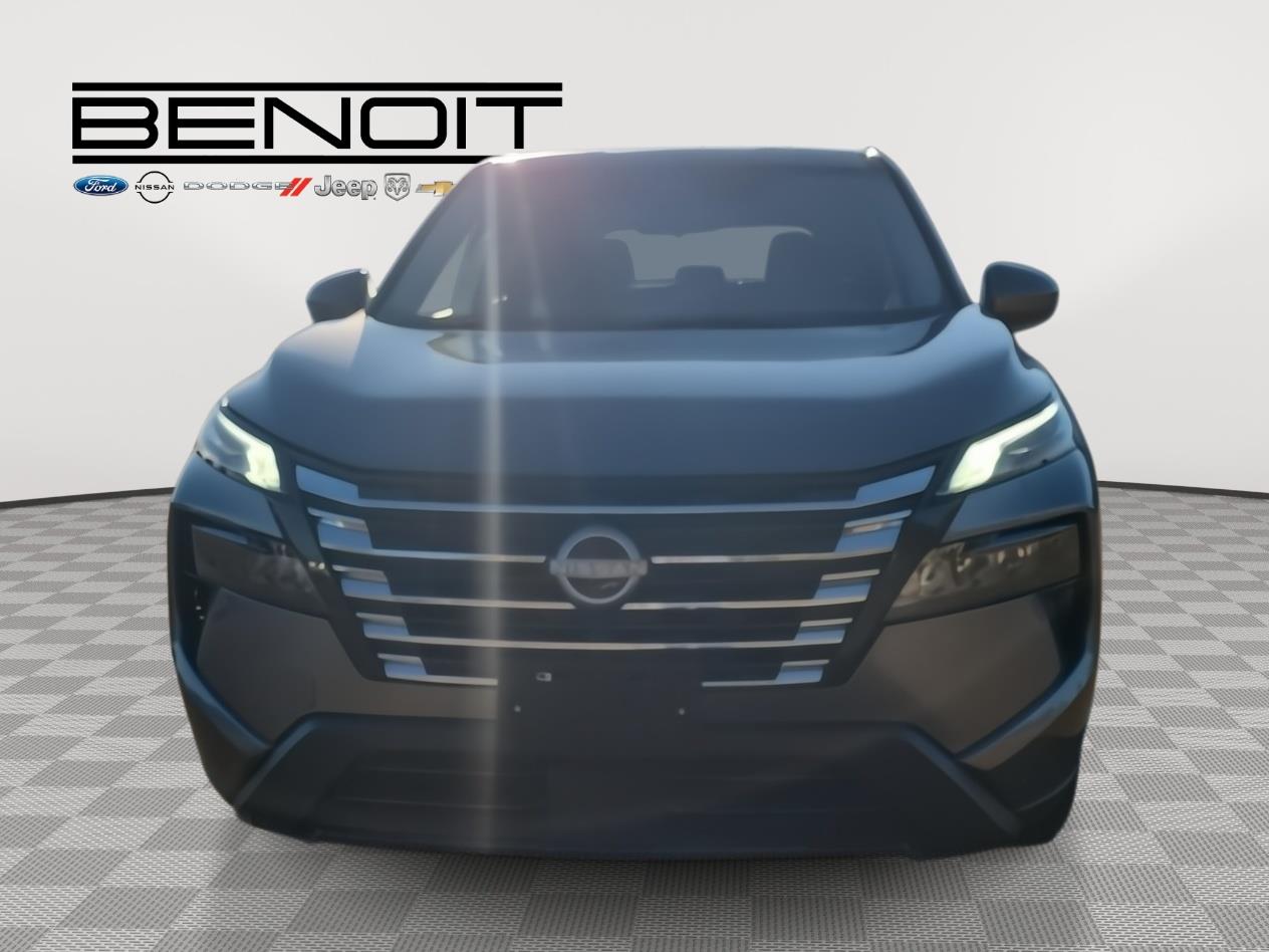 2024 Nissan Rogue SV photo 2