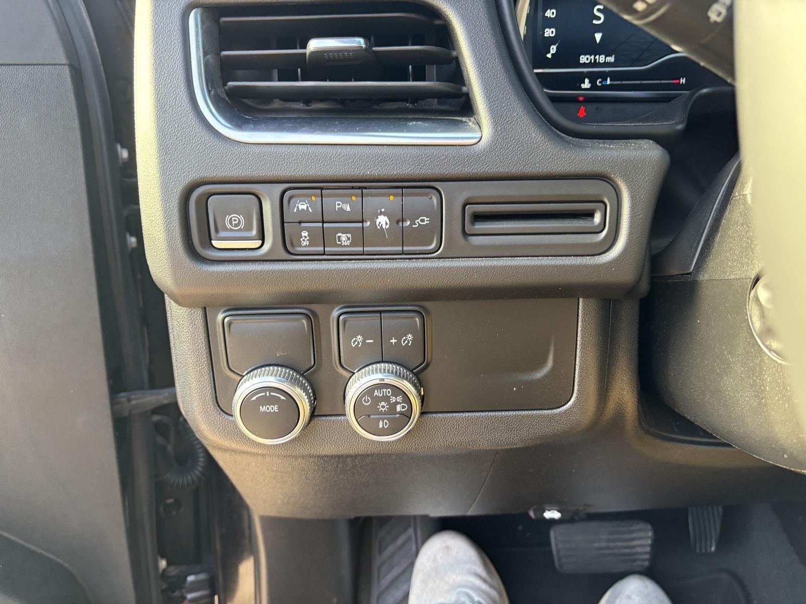 2022 GMC Yukon XL SLT - Photo 23