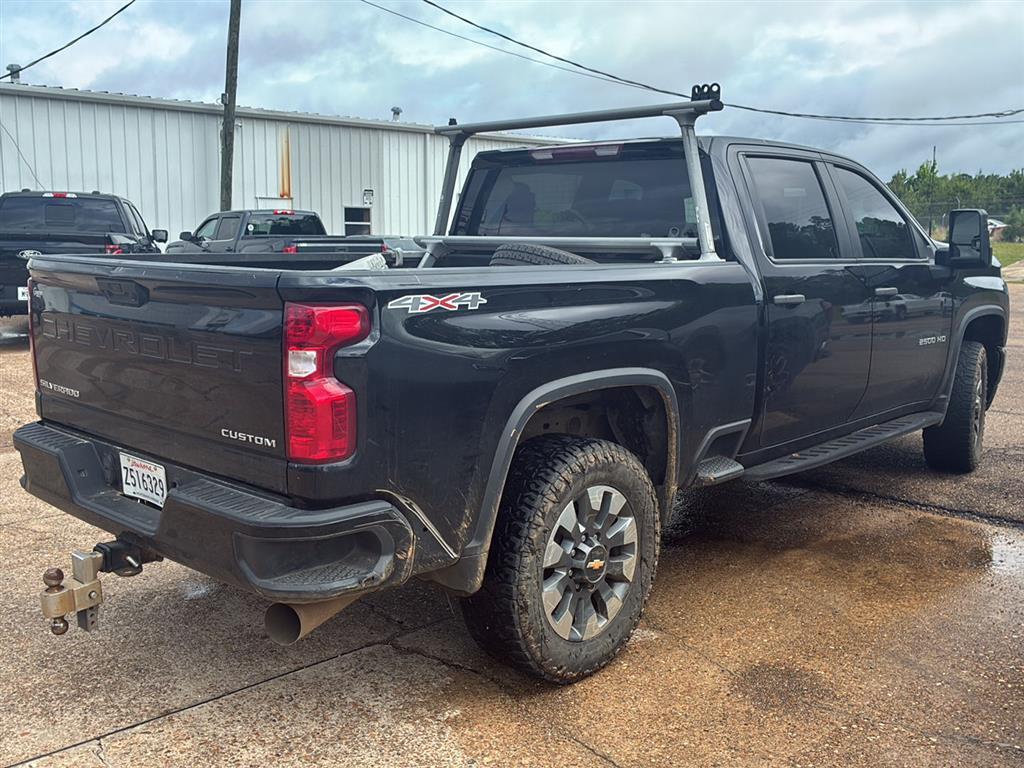 2023 Chevrolet Silverado HD Custom 4WD Crew Cab Standard Box's photo