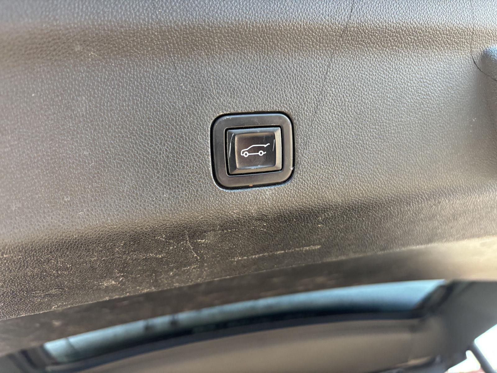 2022 GMC Yukon XL SLT - Photo 8