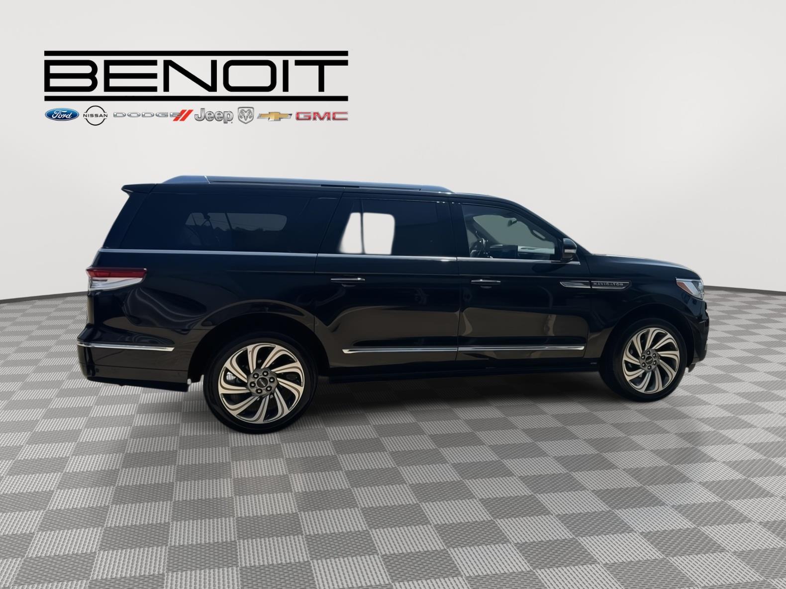 2023 Lincoln Navigator L Reserve photo 4