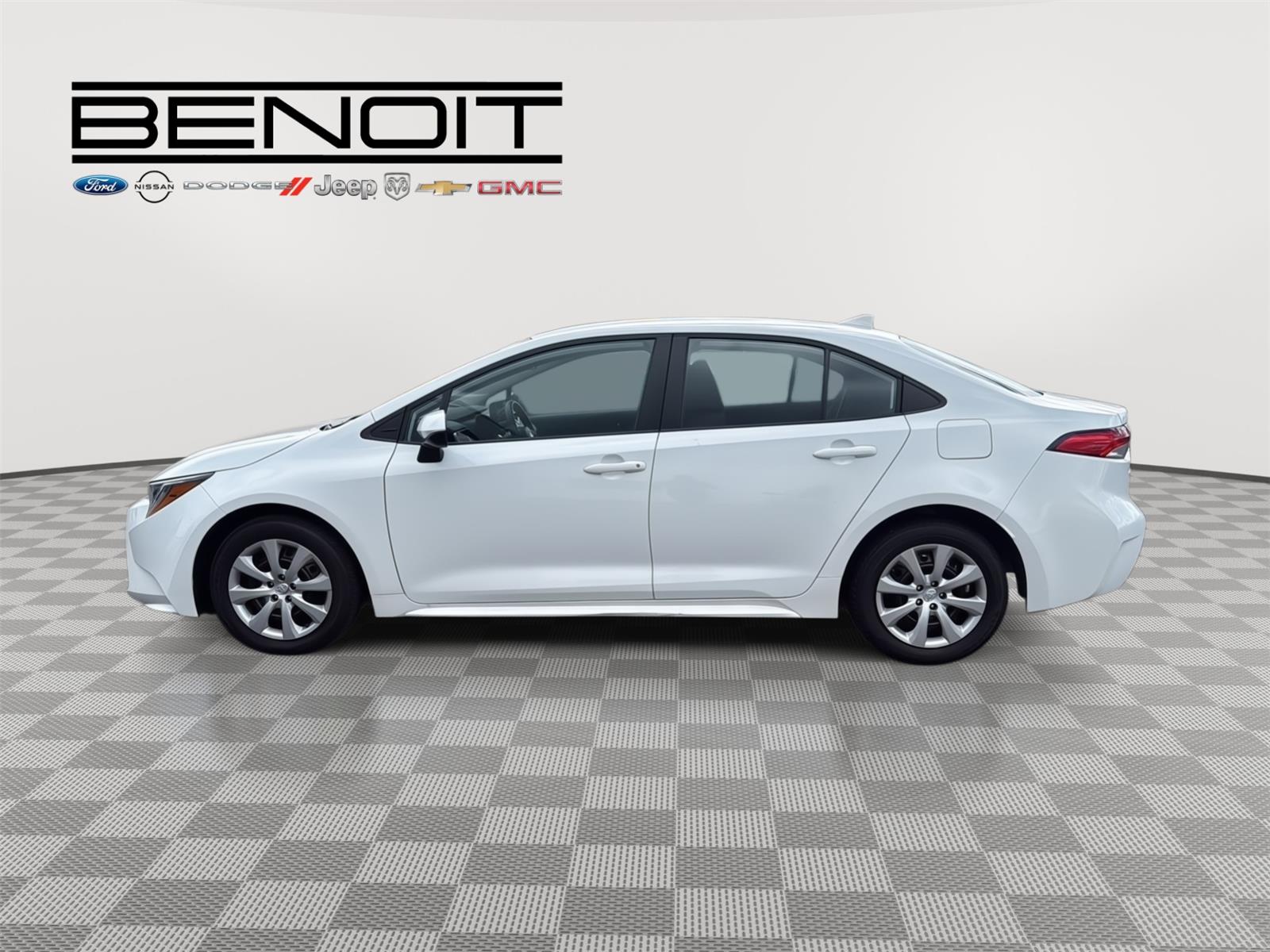 2024 Toyota Corolla LE photo 4