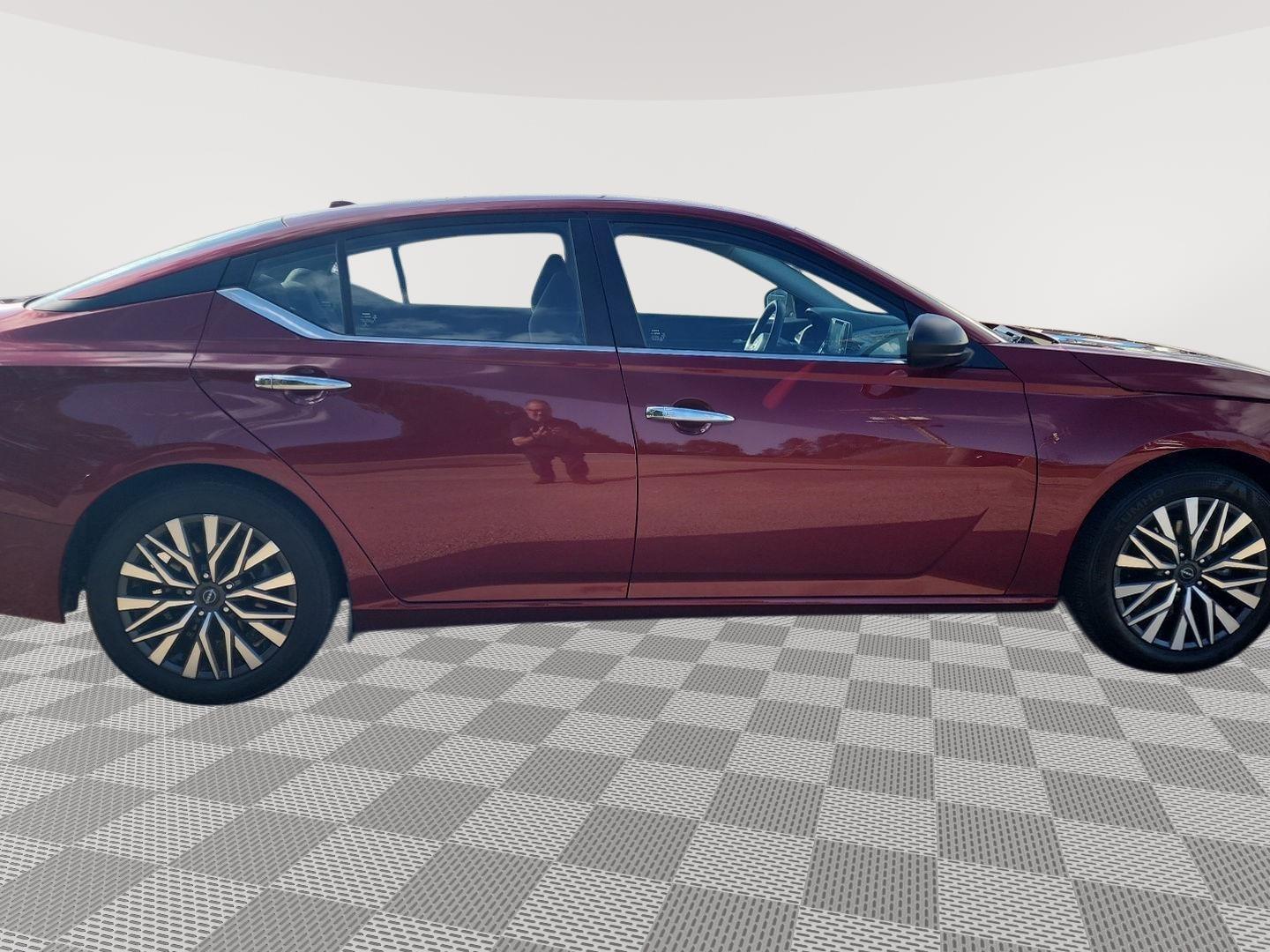 2024 Nissan Altima 2.5 SV photo 4