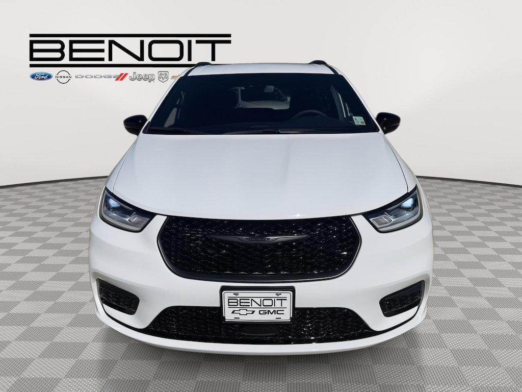 Used 2024 Chrysler Pacifica Touring L