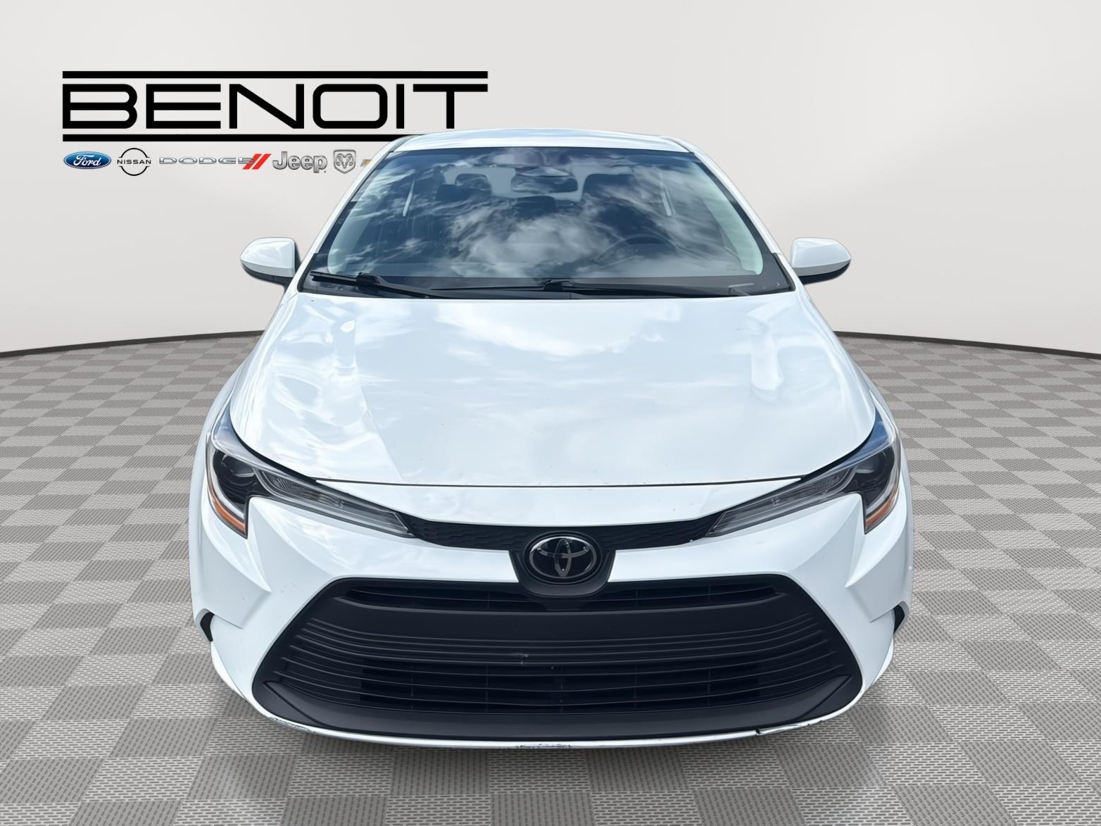 2024 Toyota Corolla LE photo 2