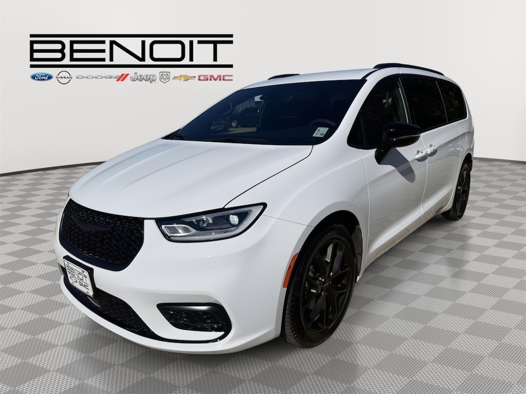 Used 2024 Chrysler Pacifica Touring L