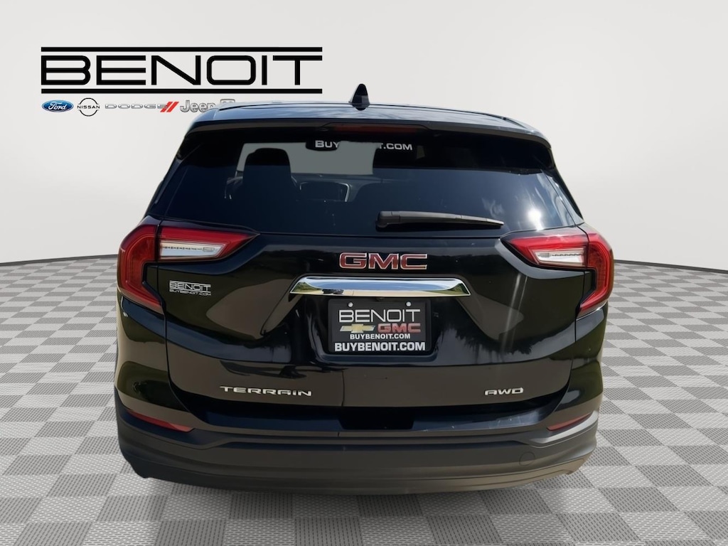 Used 2024 GMC Terrain SLE SUV