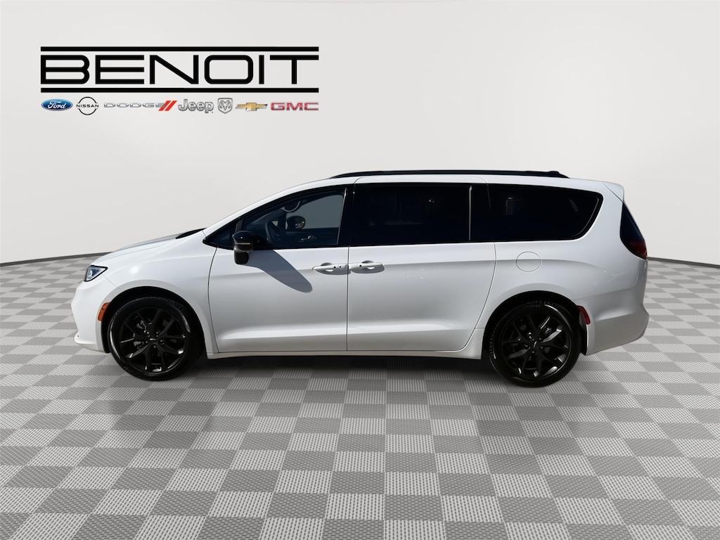 Used 2024 Chrysler Pacifica Touring L