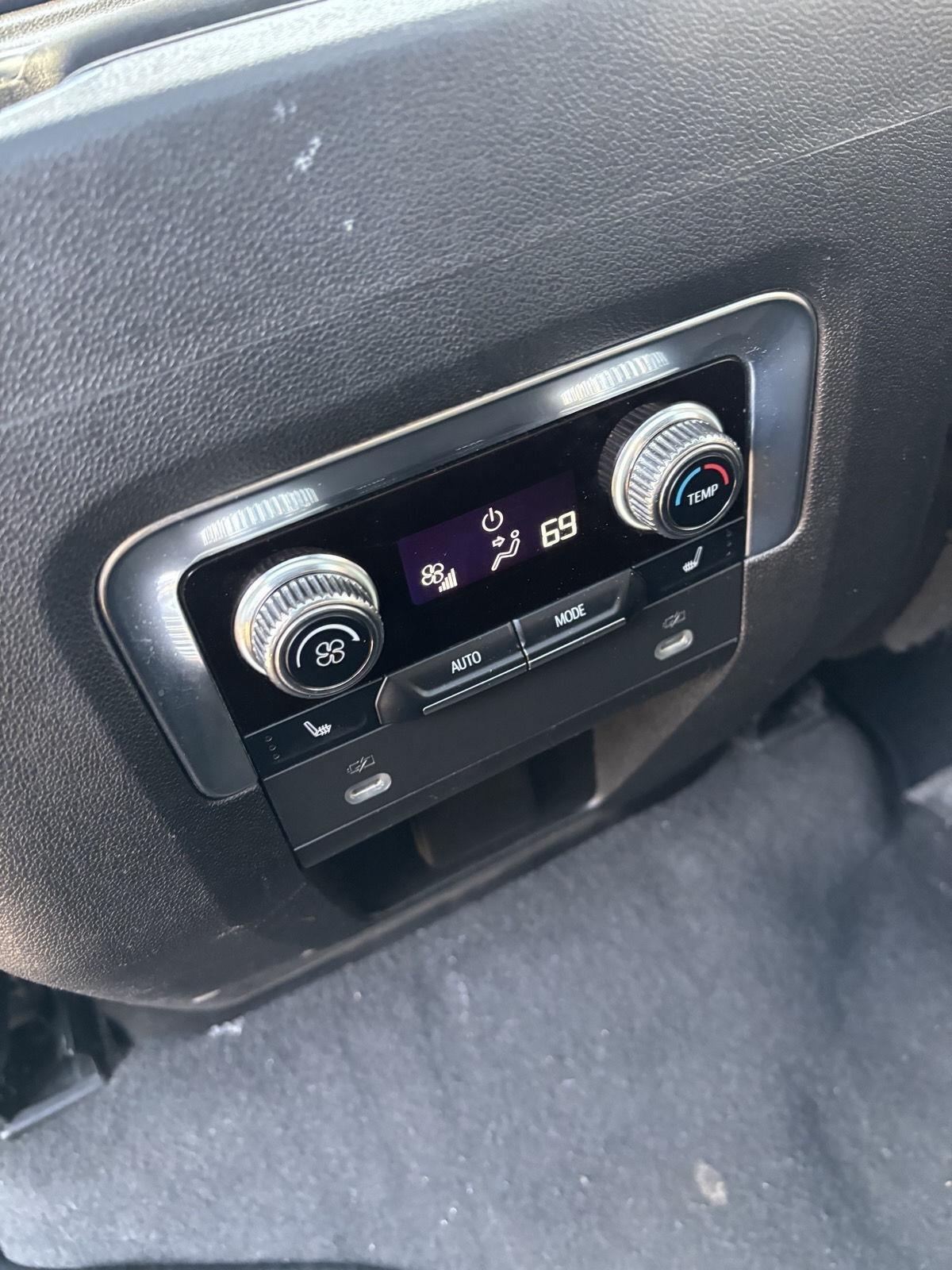 2022 GMC Yukon XL SLT - Photo 10