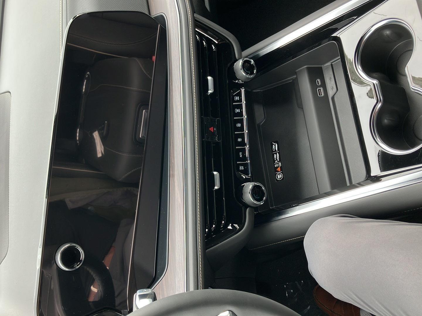 2026 Chevrolet Tahoe Premier photo 3