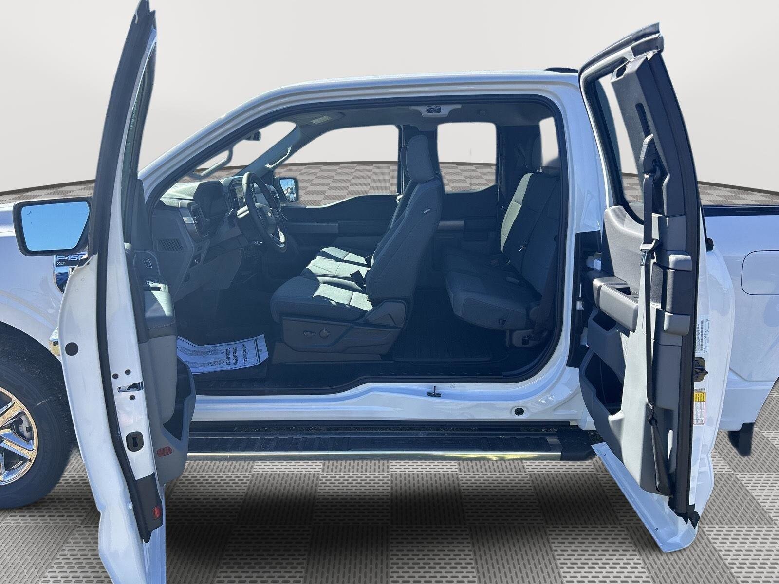 2025 Ford F-150 XLT - Photo 10
