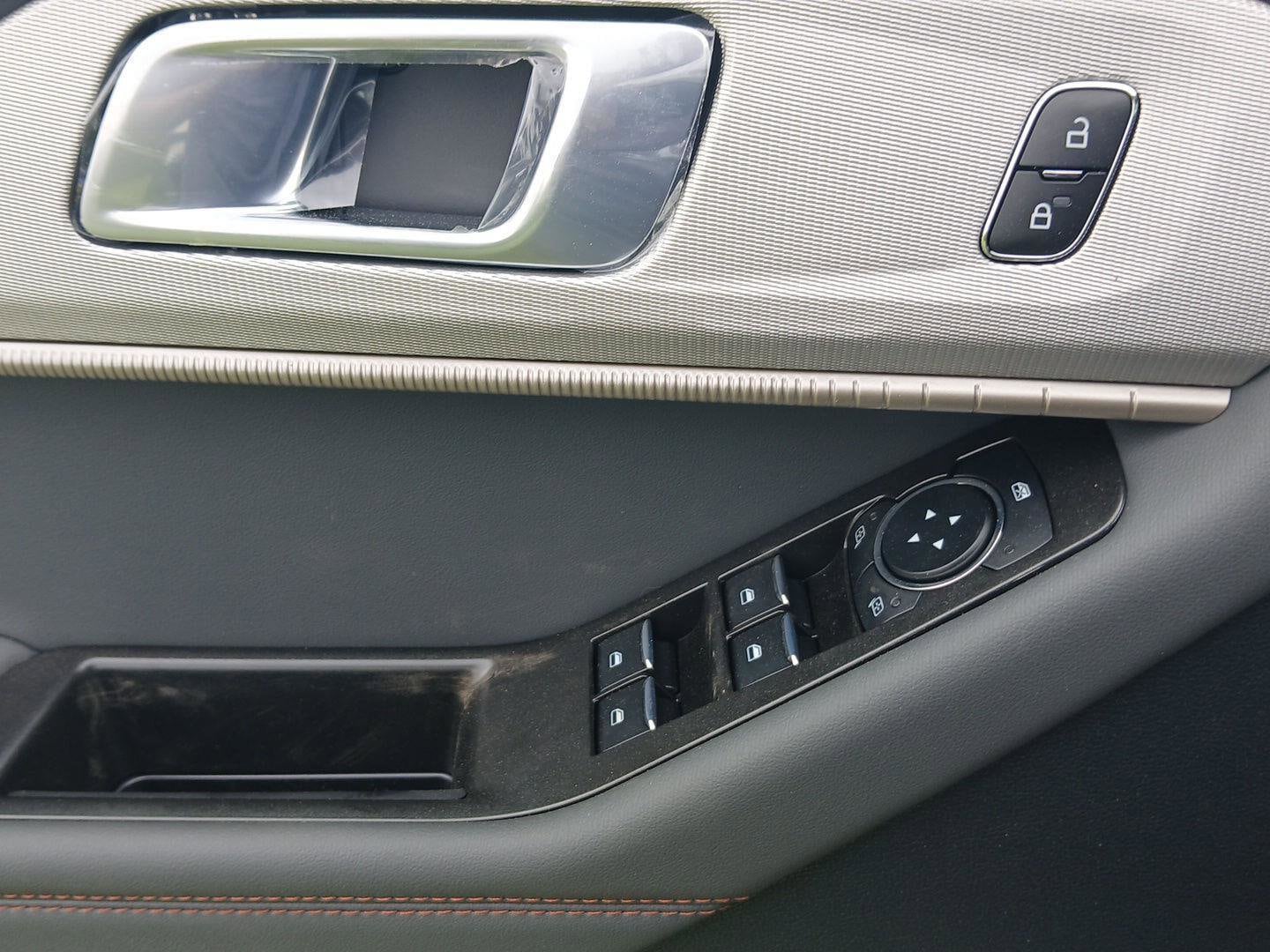 2026 Ford Explorer Tremor - Photo 24
