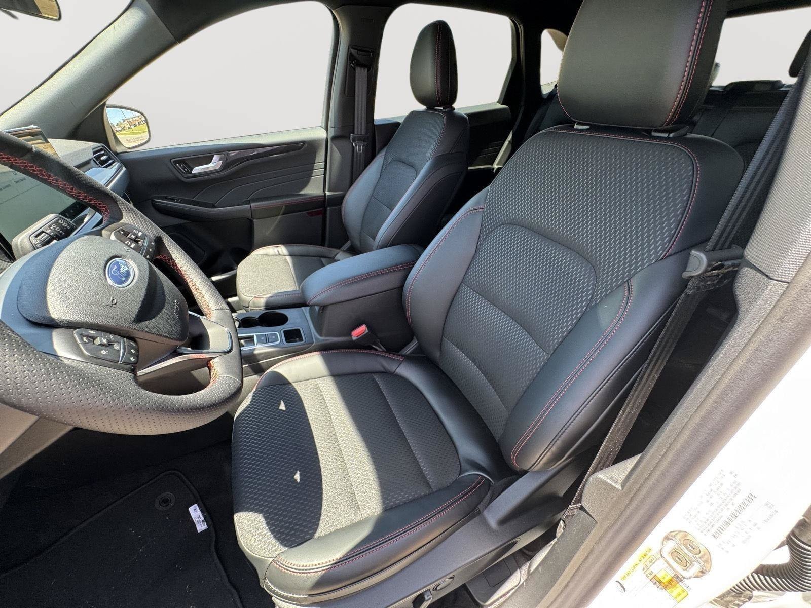 2026 Ford Escape ST-Line - Photo 11