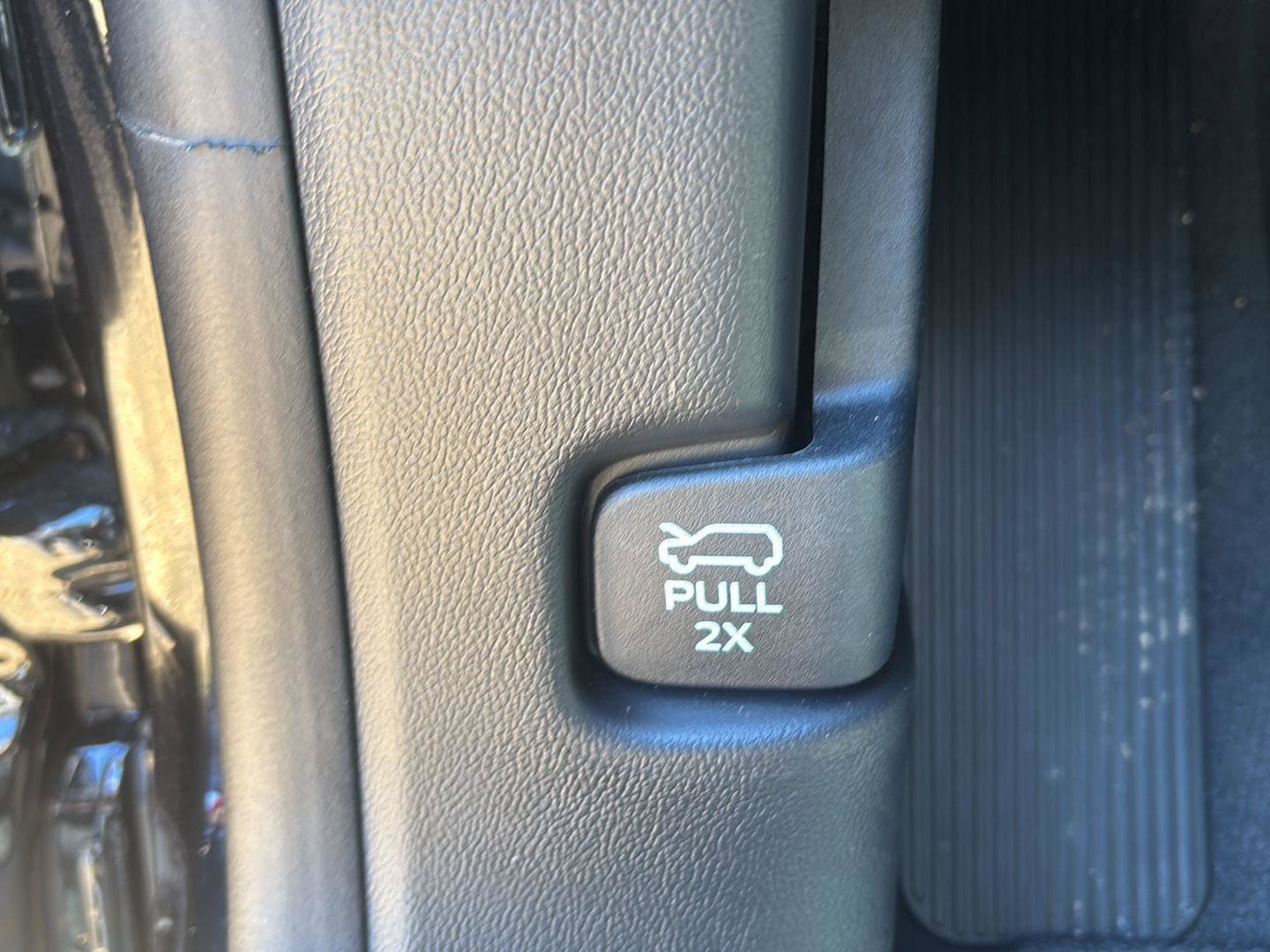 2026 Ford Explorer ST - Photo 17