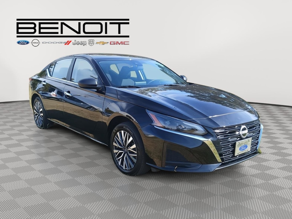 Used 2025 Nissan Altima SV Sedan