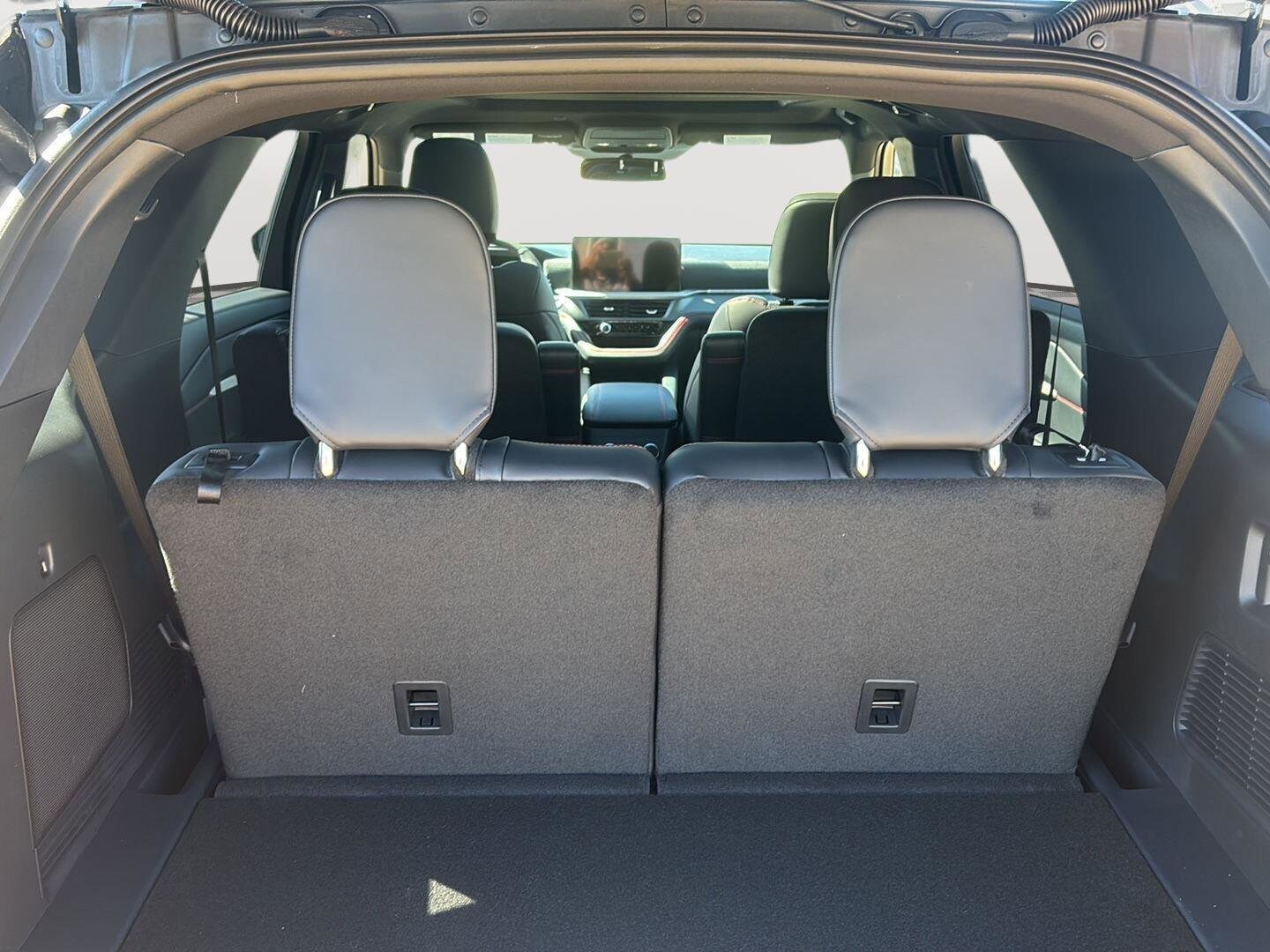 2026 Ford Explorer ST - Photo 25