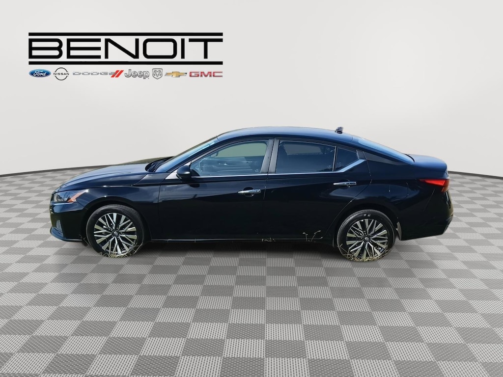 Used 2025 Nissan Altima SV Sedan