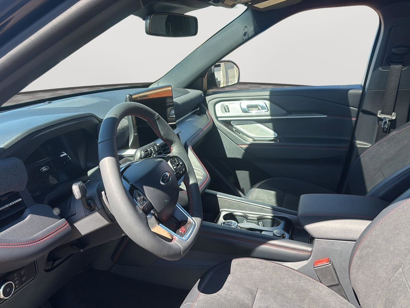 2026 Ford Explorer ST - Photo 9
